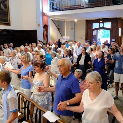 Tous unis pour chanter et prier